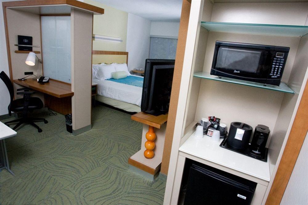 Springhill Suites Tallahassee Central Room photo