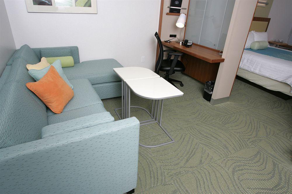 Springhill Suites Tallahassee Central Room photo